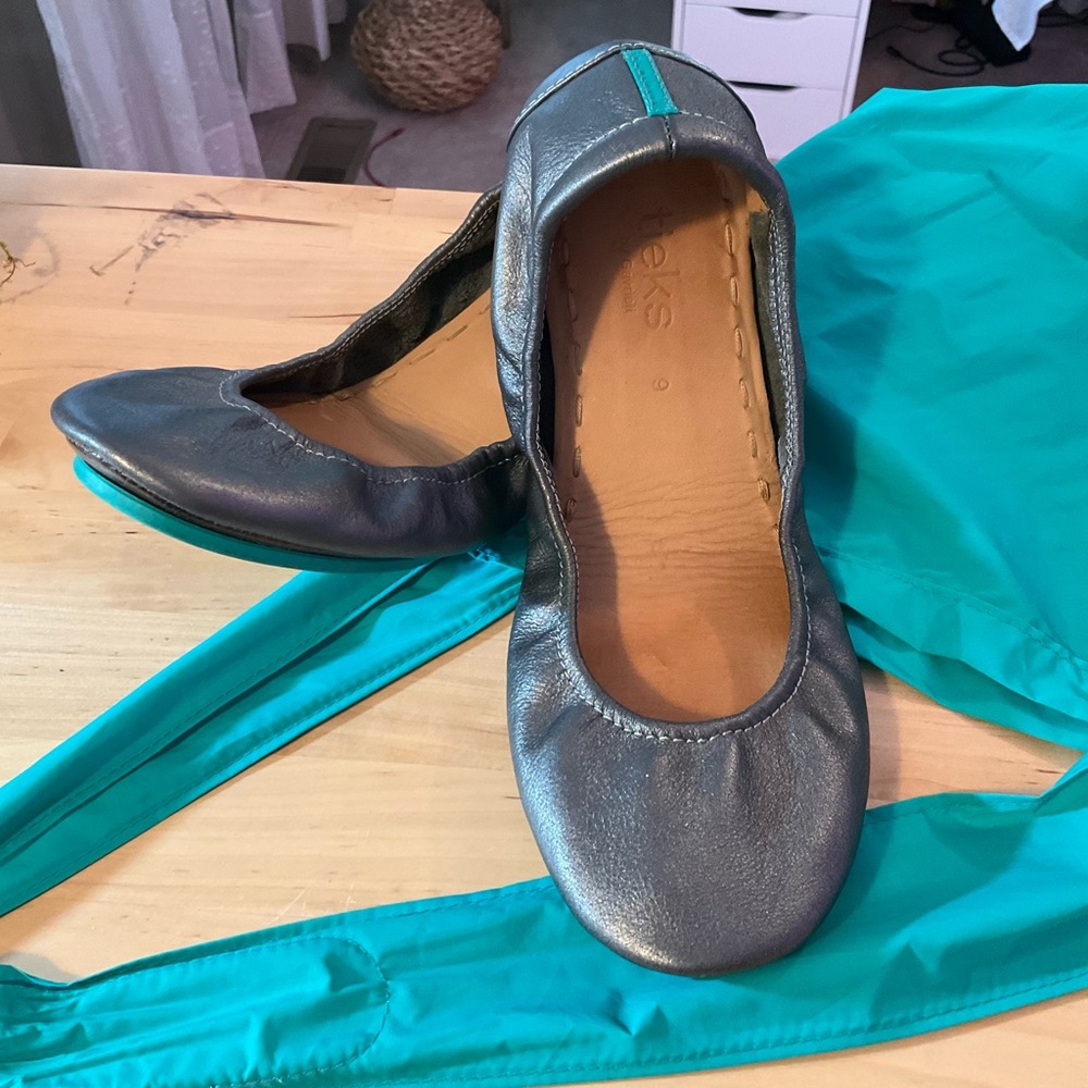 Pewter Tieks size 9